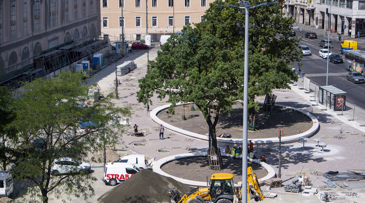 Elkezdődött a Blaha Lujza tér műszaki átadás-átvétele / Fotó: MTI/Balogh Zoltán