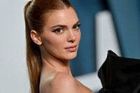 Kendall Jenner áttetsző ruhában, melltartó nélkül? Elmondjuk, hogy ez miért oké