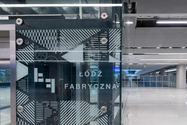 W nowym aneksie strony umowy (władze PKP PLK, miasta oraz wykonawca) uzgodniły, że część podziemna dworca oraz miejski węzeł drogowy zostaną oddane do użytku jeszcze w 2016 roku.<br><br>fot. (gm/cat) PAP/Grzegorz Michałowski