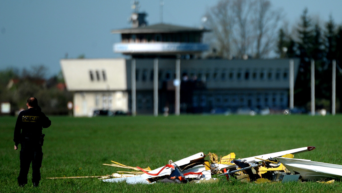 Usterka techniczna lub zasłabnięcie pilota – to wstępne przyczyny wczorajszego wypadku szybowca w Turbi w powiecie stalowowolskim. W wypadku zginął 59-letni pilot.