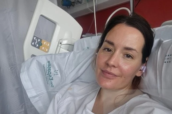 "Uživala sam na moru i iznenada osetila BOL U NOGAMA POPUT UPALE MIŠIĆA - ubrzo sam dobila dijagnozu zbog koje sada funkcionišem samo u INVALIDSKIM KOLICIMA"