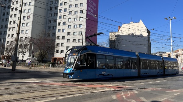 Prace na skrzyżowaniu potrwają całe wakacje. Utrudnienia czekają nie tylko pasażerów, ale i kierowców