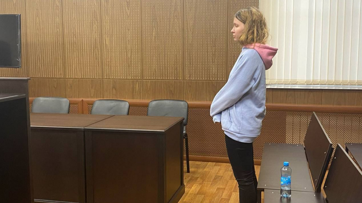 Rosja zakazuje żałoby po Nawalnym? Młoda kobieta aresztowana za płacz