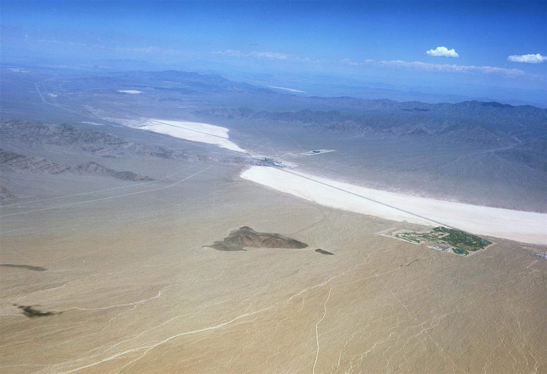 Pustynia Mojave w Kalifornii: tutaj powstanie największa elektrownia słoneczna świata: Ivanpah Solar Electric Generating System (ISEGS). Wybuduje ją firma BrightSource. Fot. materiały BrightSource