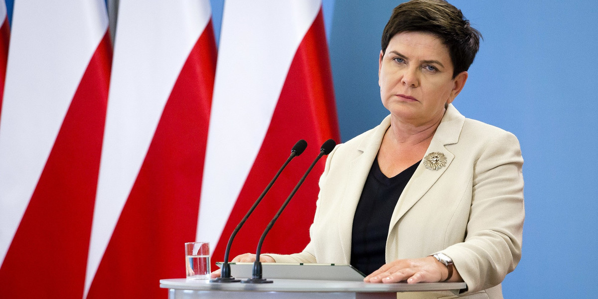 Premier Beata Szydło zapowiedziała pierwszą podwyżkę pensji nauczycieli na kwiecień 2018 r.