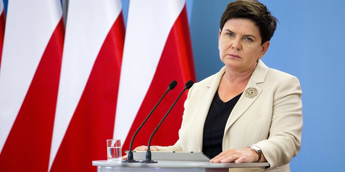 Premier Beata Szydło zapowiedziała pierwszą podwyżkę pensji nauczycieli na kwiecień 2018 r.