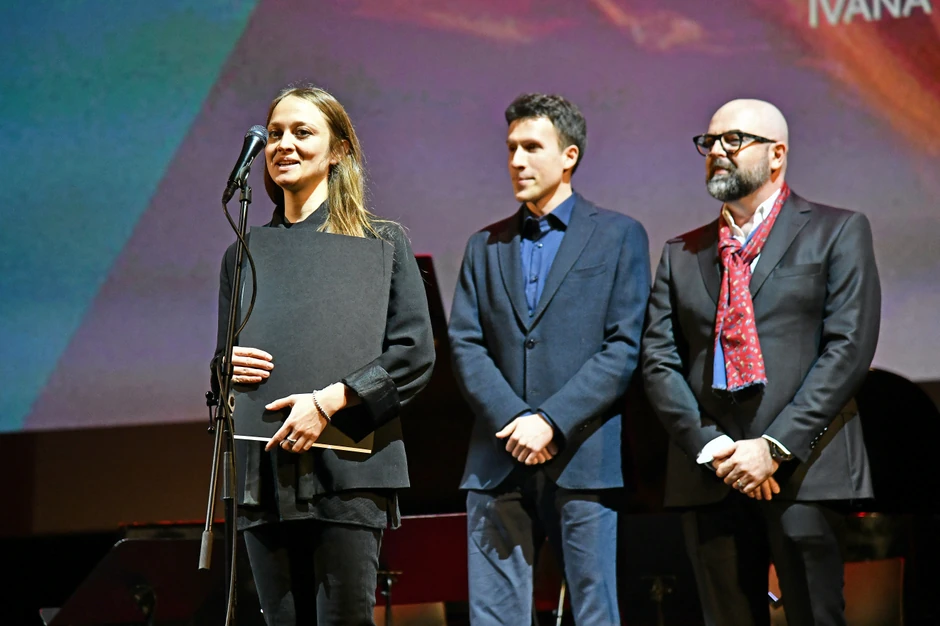 Ivana Mladenović sa nagradom