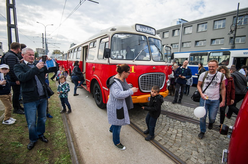 Parada zabytkowych autobusów