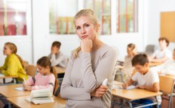 Wynagrodzenie za godziny ponadwymiarowe. Prezydent podpisał nowelizację Karty nauczyciela