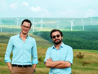 Grzegorz Marecki (z lewej) i Adam Anyszewski wykorzystują AI do optymalizacji projektowania infrastruktury. I wskakują na megatrend transformacji energetycznej.
