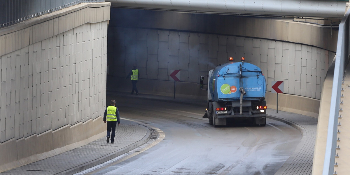 Zalany tunel w kierunku Poznania. Awaria wodociągowa na al. Prymasa Tysiąclecia