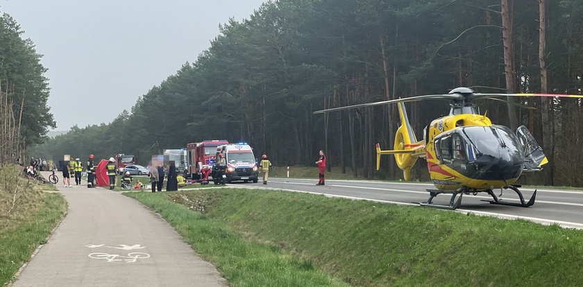 Koszmar pod Kielcami. Motocyklem jechała para. Ona nie przeżyła, po niego przyleciał śmigłowiec