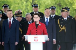 Premier: Bycie strażakiem to najbardziej szanowana służba w Polsce