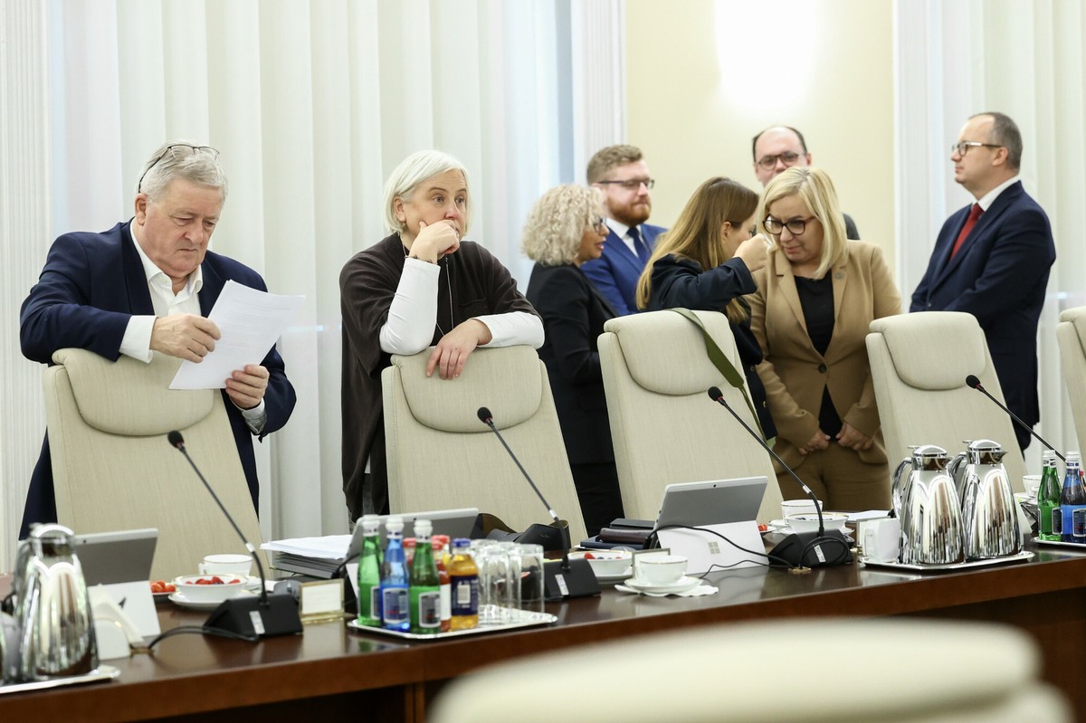 Rekonstrukcja oznacza odprawy dla ministrów. Dostaną dziesiątki tysięcy złotych