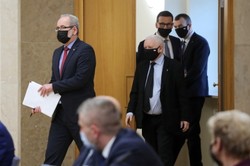 Nowa ustawa o walce z pandemią m.in. "na bazie postulatów opozycji". Co z projektem Hoca?