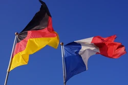 Niemieckie media: Francja i Niemcy tworzą egoistyczny sojusz