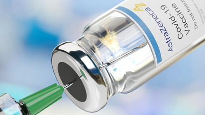 AstraZeneca: mérleglik, hogy 40 év alattiaknak beadják-e