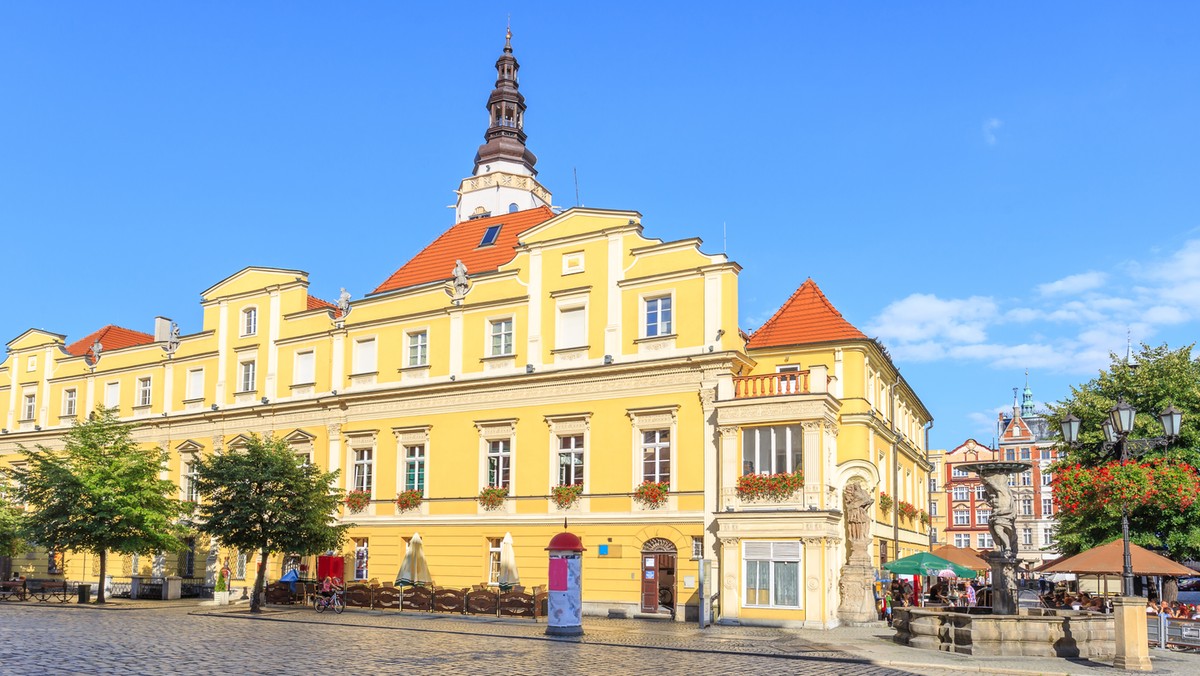 Utworów Brahmsa, Mozarta czy Chopina będzie można wysłuchać podczas rozpoczynającego się dziś w Świdnicy 18. Festiwalu Bachowskiego. W programie imprezy znalazło się kilkanaście koncertów muzyki poważnej, których scenerią będą m.in. wnętrza świdnickich świątyń.