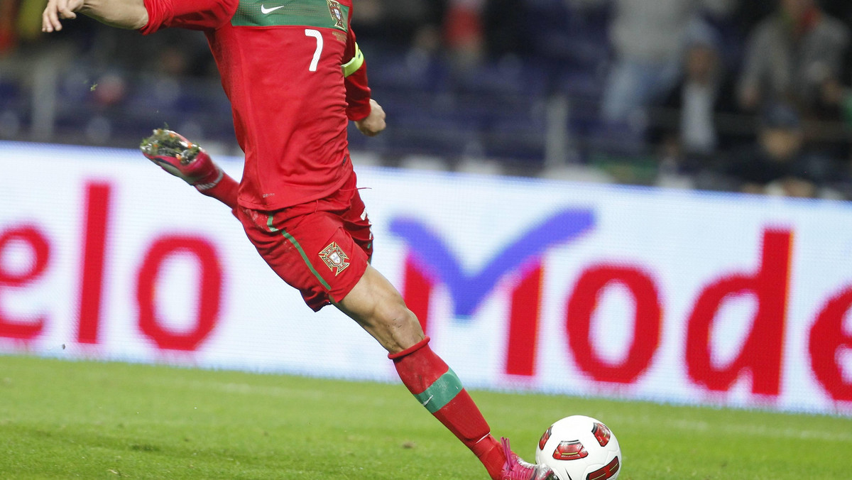 Selekcjoner reprezentacji Portugalii, Paulo Bento ogłosił 18-osobową kadrę na towarzyski mecz przeciwko Hiszpanii. Po długiej przerwie spowodowanej kontuzją do składu wraca obrońca Chelsea Londyn, Jose Bosingwa.