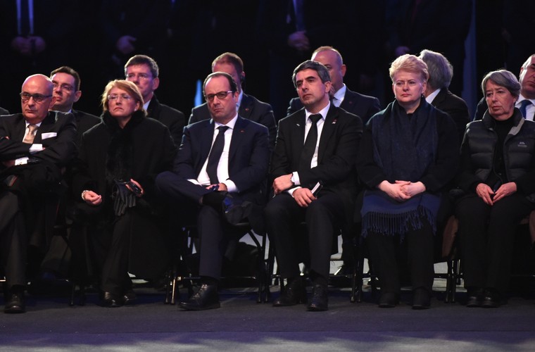 Prezydent Francji Francois Holland (3L), prezydent Bułgarii Rosen Plewnelijew (4L), prezydent Litwy Dalia Grybauskaite (2P), żona prezydenta Austrii Margit Fischer (P)