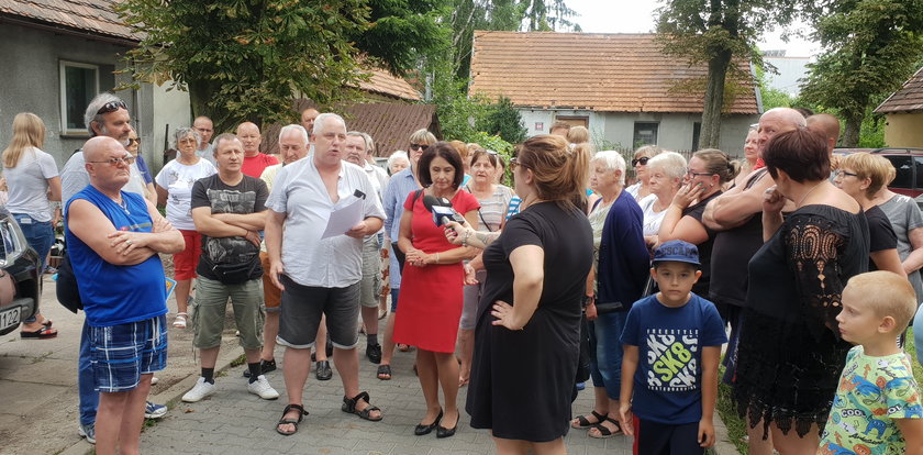 Mieszkańcy łódzkiego osiedla są wściekli. Muszą... wyburzyć łazienki! Domy mają wyglądać jak po wojnie