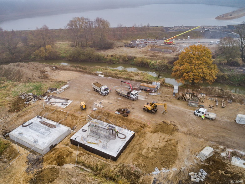 Budowa drogi ekspresowej S-1 - odcinek węzeł Oświęcim - Dankowice - zdjęcia z drona - 15.11.2022 - autor: GDDKiA