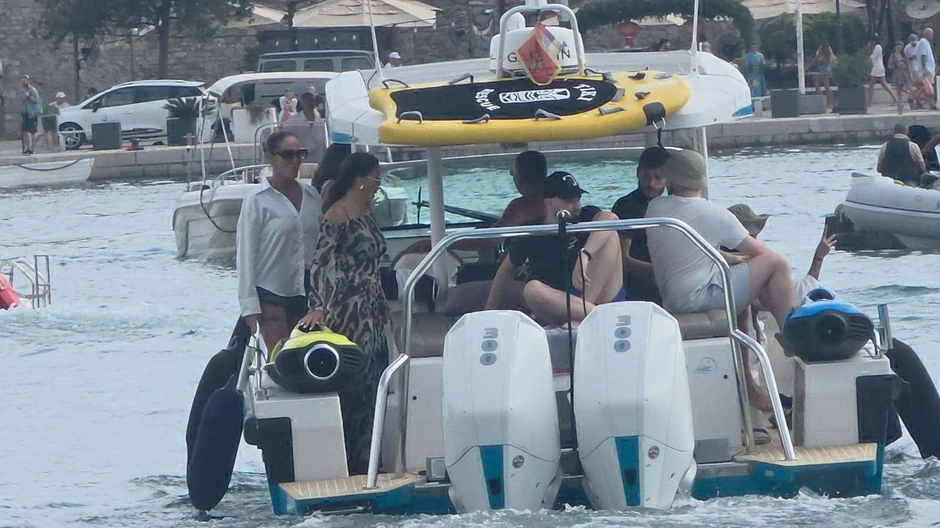 Milena Kačavenda paparaco