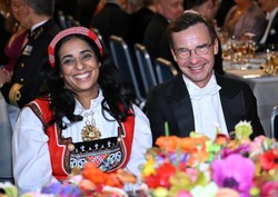 Ministra kultury pokazała piersi przed kamerami! Premier popiera