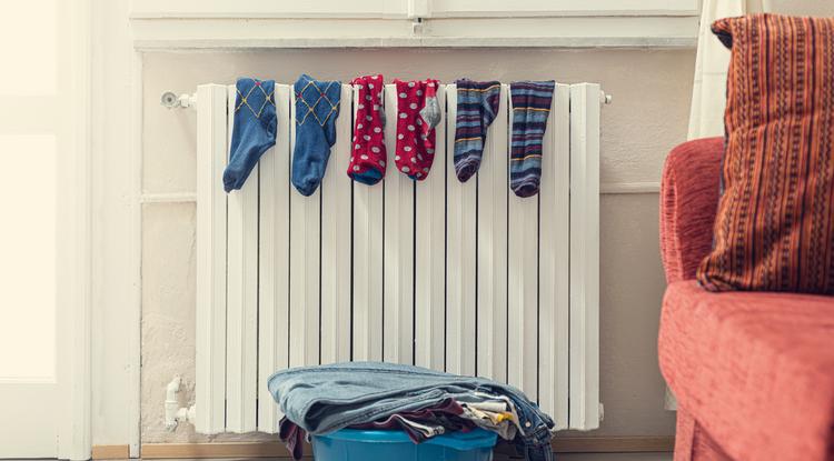 Életveszélyes is lehet, ha ruhákat szárítunk a radiátoron - állítja a szakértő Fotó: Getty Images