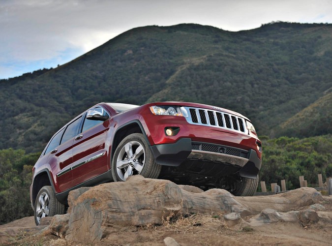 Jeep to ikona samochodów 4x4. Teraz słynna marka nabiera sił pod skrzydłami Fiata. W Polsce pojawiły się właśnie nowości amerykańskiej legendy bezdroży - oto Jeep Wrangler Unlimited i Jeep Grand Cherokee...
