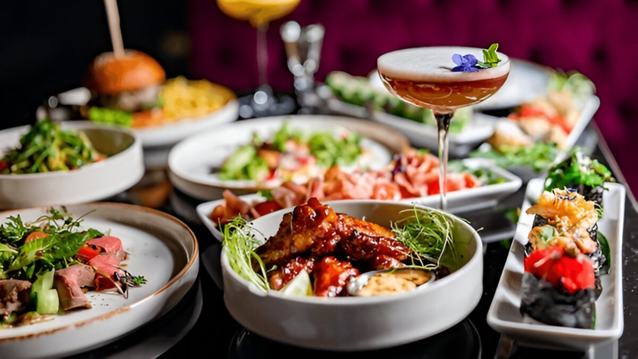 Podľa dietologičky zvyšuje riziko rakoviny alkohol a spracované mäso. (ilustračné foto). 