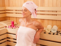 Wybierasz się do sauny? Przygotuj na to włosy!