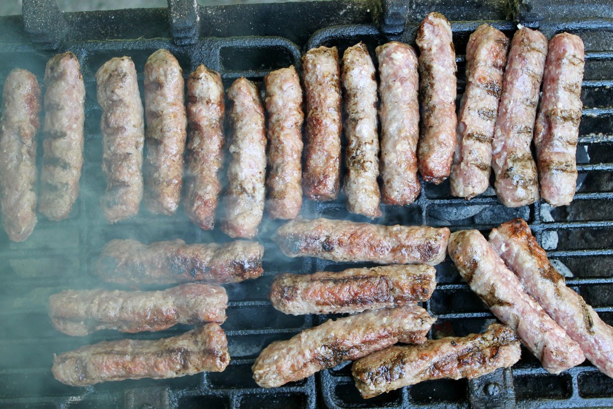 Ovo je recept za najukusnije ćevape sa roštilja! Tajna je u ovom odnosu ...