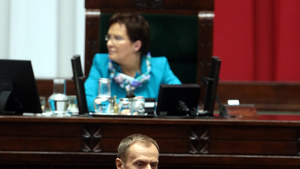 Sejm, po burzliwej dyskusji przed głosowaniami, odrzucił projekty Ruchu Palikota oraz SLD zakładające likwidację Funduszu Kościelnego bez wprowadzania w zamian innych form finansowania Kościołów z budżetu państwa. Rosyjskie media wciąż komentują zamieszki między kibicami w Warszawie. "Kommiersant" ostrzegł, że do Polski jedzie grupa chuliganów z Rosji.