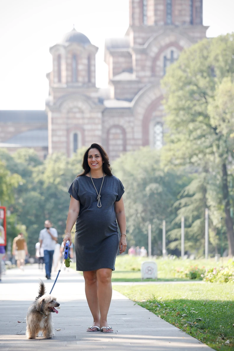 Bobi je Irinin ljubimac. Ona priznaje da je kuca prilično razmažena, naročito kada ga čuvaju njeni roditelji