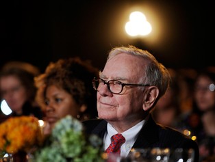 Buffett: Bogaci powinni płacić wyższe podatki