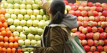 Grocery Store Apples May Be Up to 10 Months Old When You Buy Them