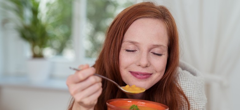 Niepożądany chłód. Ważne powody, dla których powinno się jeść ciepłe posiłki