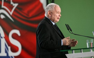 Kaczyński: Duże partie polityczne "mogą pomóc" samorządowi