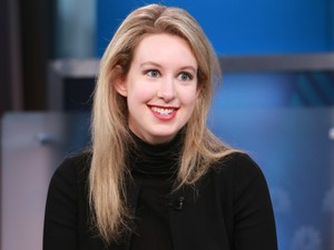 A 21. század legnagyobb átverése: zseni, vagy őrült Elizabeth Holmes?