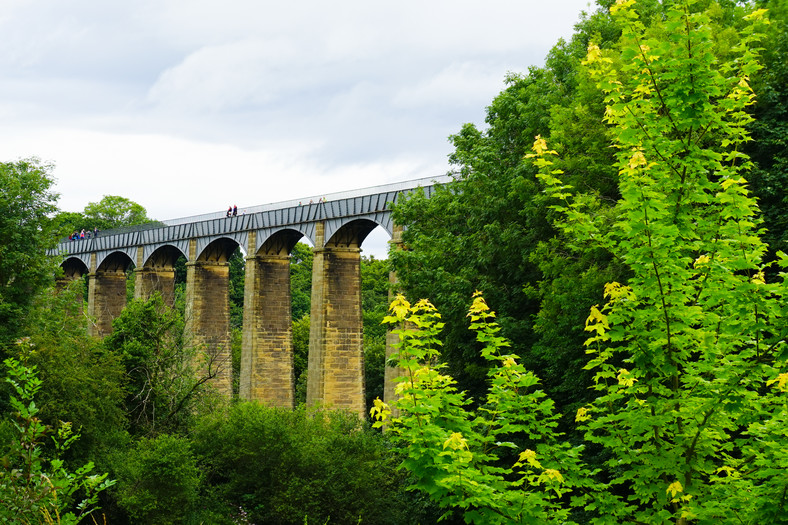 Akwedukt i kanał Pontcysyllte – zabytek inżynierii i atrakcja turystyczna w Walii 