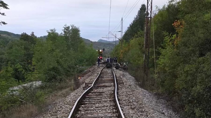 Prevrnuta cisterna nafte kod Kosjerića, uviđaj je u toku.