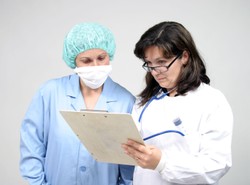 Resort zdrowia uspokaja kibiców: nie zagraża im w Polsce wścieklizna czy odra