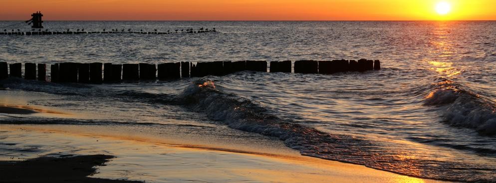 <b>Województwo Zachodniopomorskie: Międzyzdroje </b><br />  Na zdjęciu widok na zachód słońca nad morzem Bałtyckim