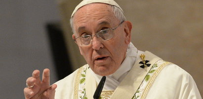 Papież Franciszek ostro o zamachu w Paryżu: Nie można...