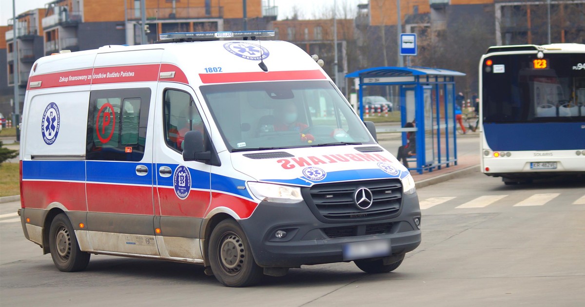 Bartosz S. zmarł w karetce po interwencji policji. Są zarzuty dla ratowników