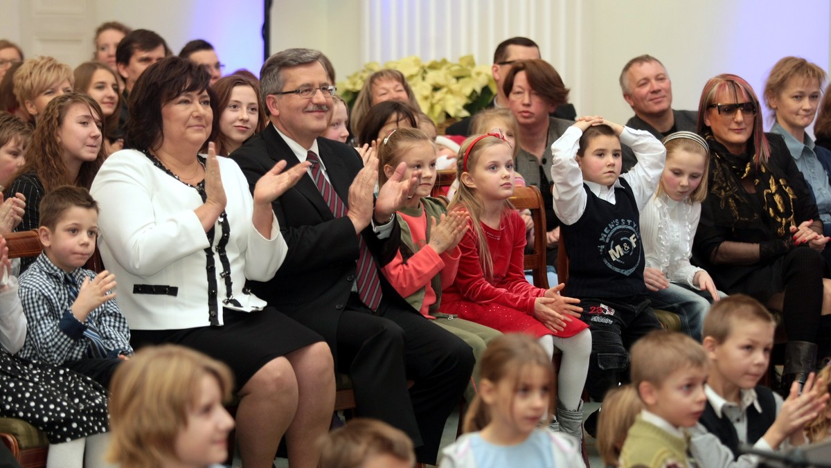 Prezydent Bronisław Komorowski z małżonką Anną spędzą po świętach kilka dni w rezydencji na Zadnim Groniu w Wiśle. Po raz pierwszy w 80-letniej historii zameczku głowa państwa powita w nim Nowy Rok - poinformował wiślański magistrat.