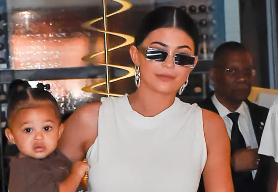 Kylie Jenner zmieniła imię swojego dziecka. To niejedyna mama, która się na to zdecydowała