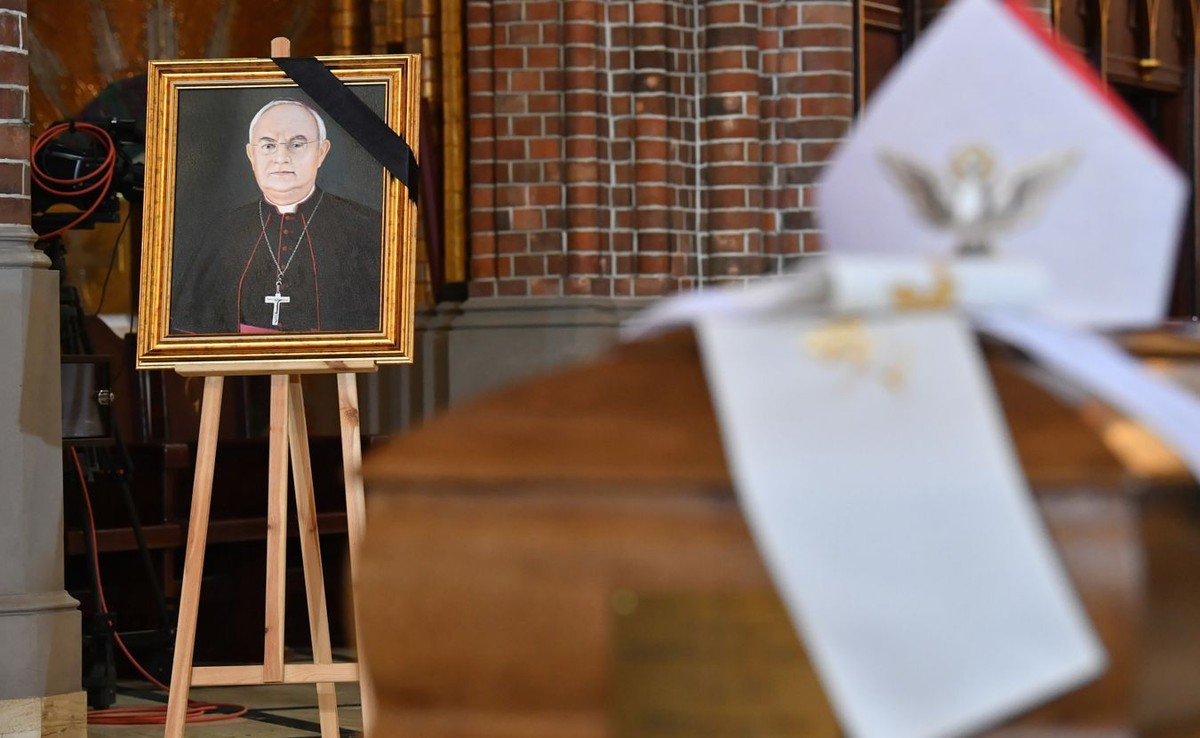 Uroczystości pogrzebowe abp. Henryka Hosera