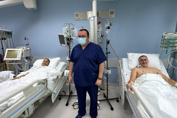 USPEH LEKARA UKC NIŠ Brat blizanac došao iz Nemačke da bi bratu poklonio novi život